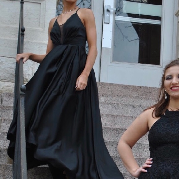 PROM DRESS SIZE 1 - Picture 3 of 4